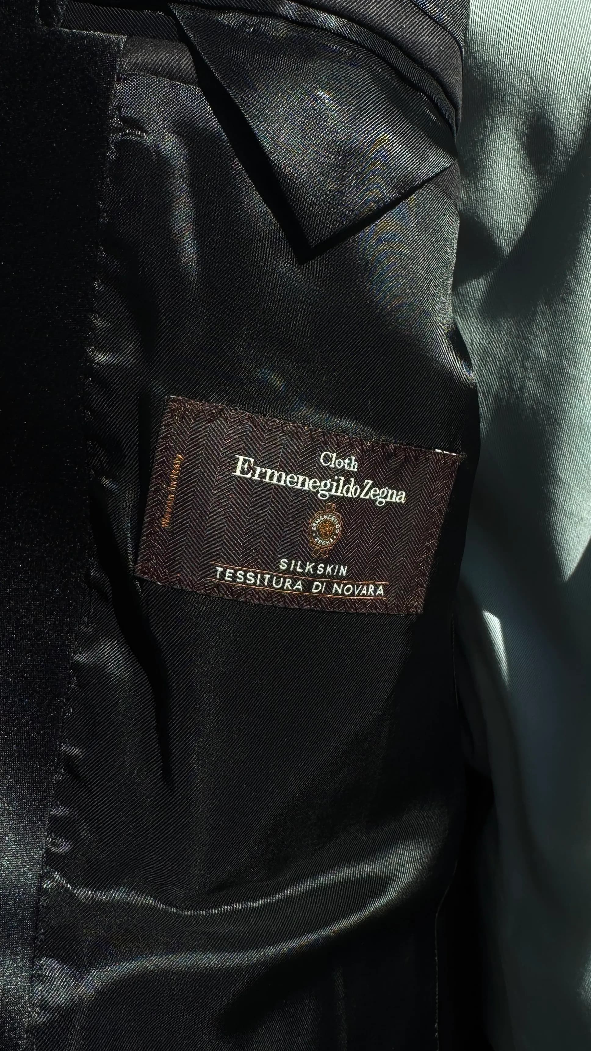 Ermenegildo Zegna Silkskin stoffmerke inni smokingjakken